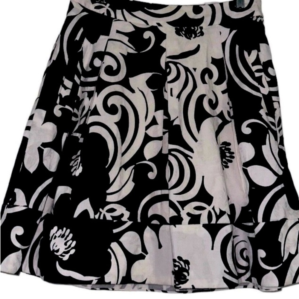 White House Black Market Adorable knee length skirt